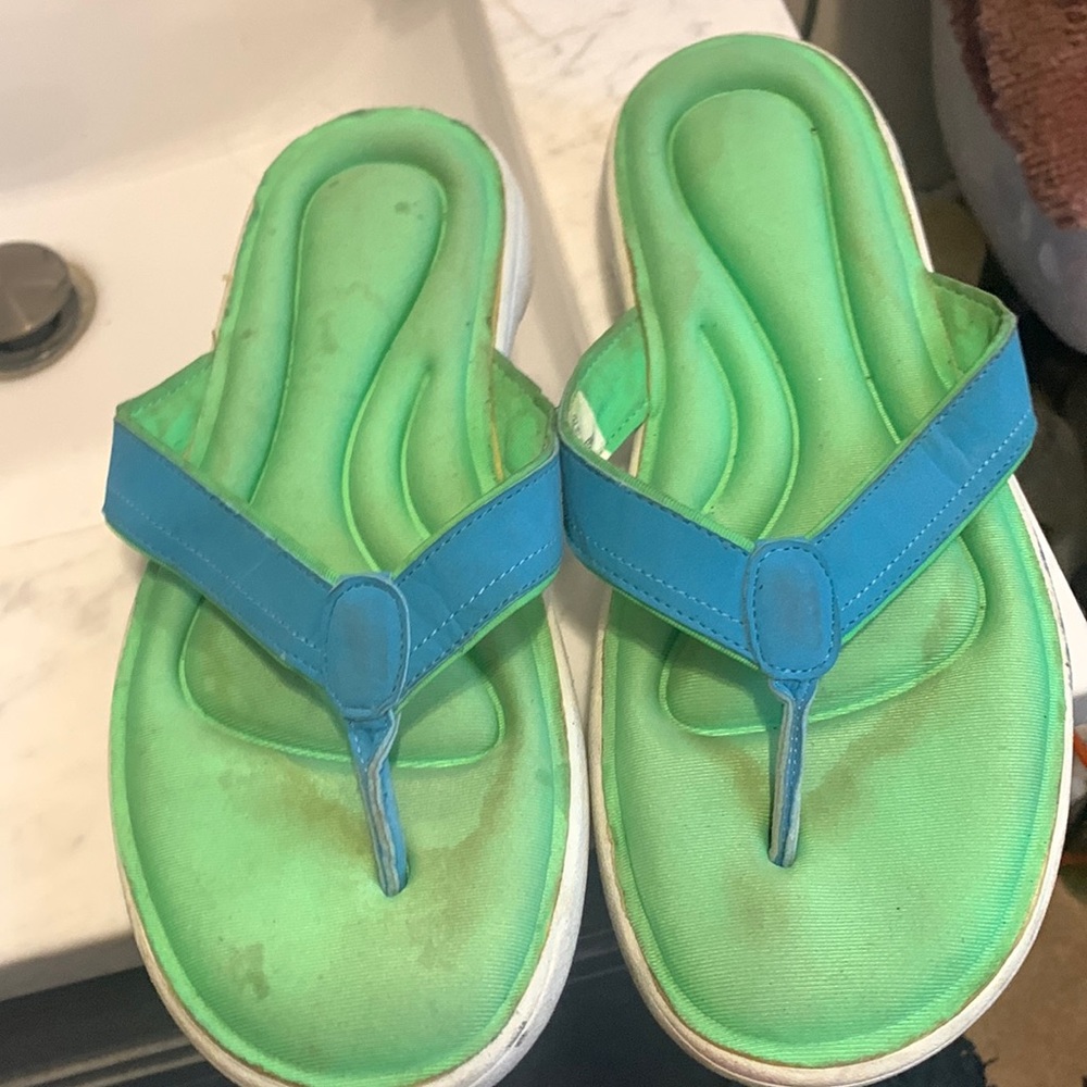 Memory foam flip flops